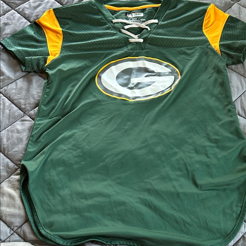 Like new Team Apparel Women’s Green and Yellow Jersey